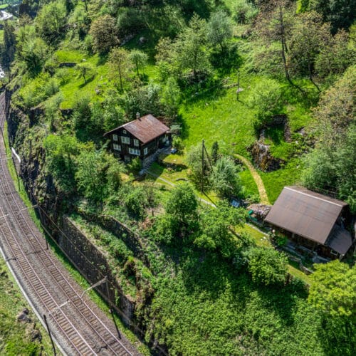 Haus Intschi, Zweitwohnsitz, Bauernhaus, Immobilie in der Natur