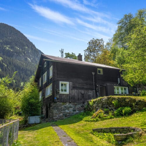 Haus Intschi, Zweitwohnsitz, Bauernhaus, Immobilie in der Natur